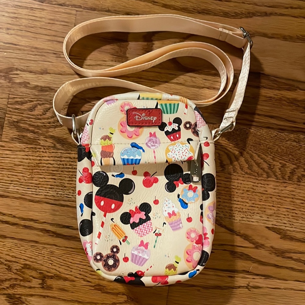 Disney Snacks crossbody Purse cream with Mickey shaped foods NWOT